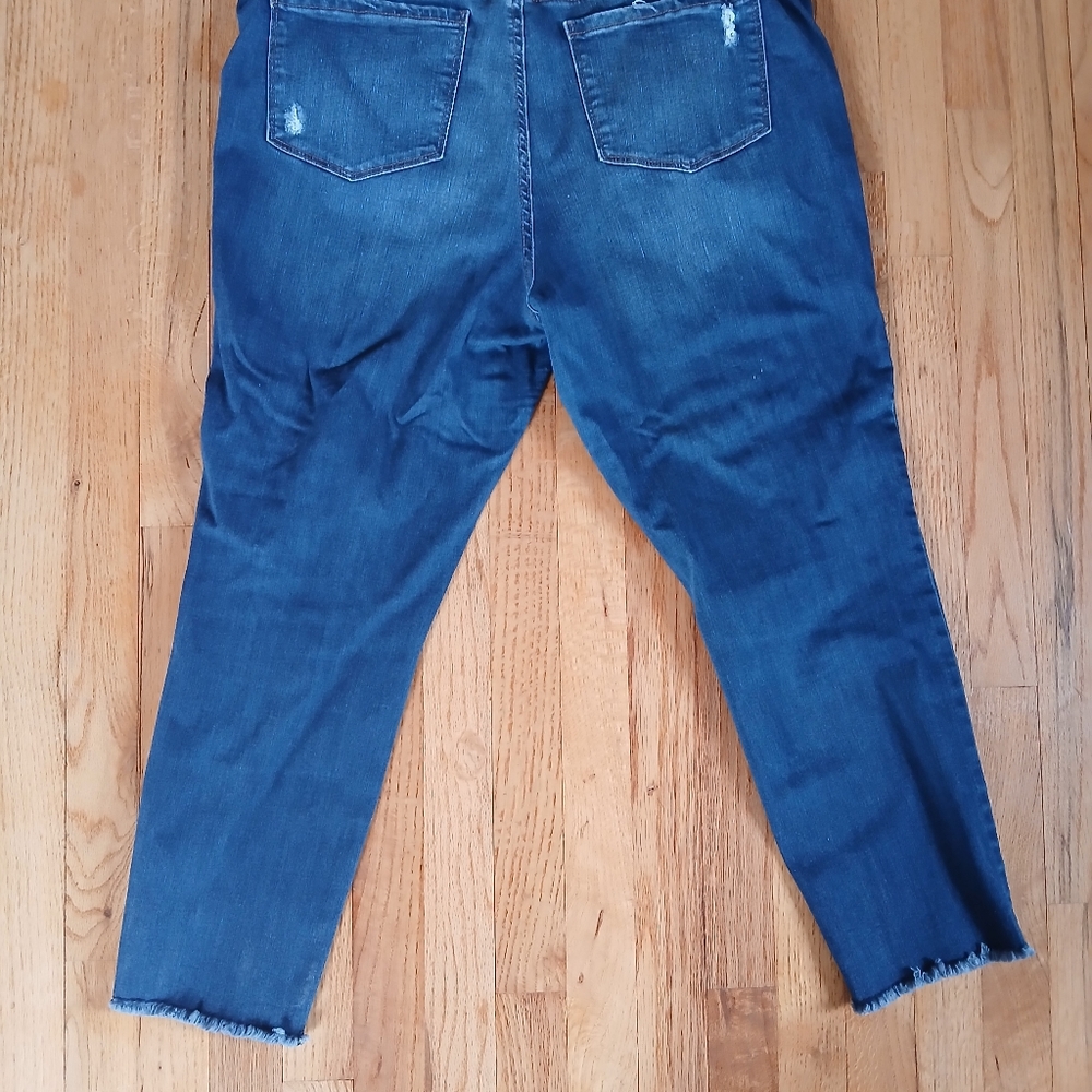 Distressed Jeans - Picture 5 of 5